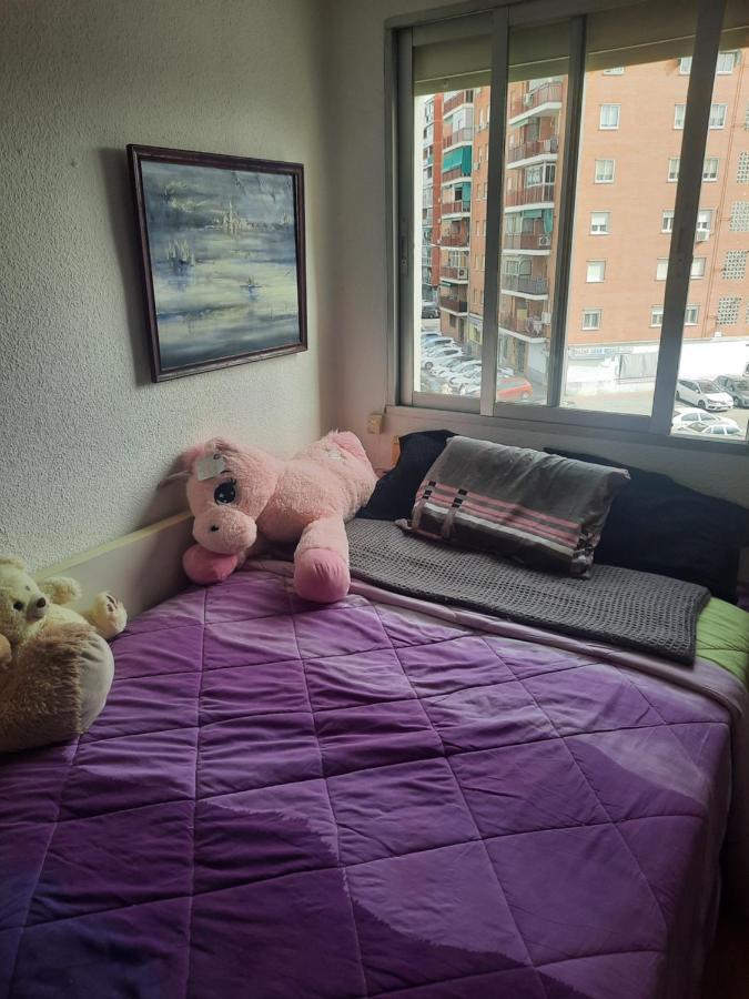 Una Habitacion Individual En Casa Familiar Dentro De Ciudad Patrimonio De La Humanidad อัลกาลาเดเอนาเรส ภายนอก รูปภาพ